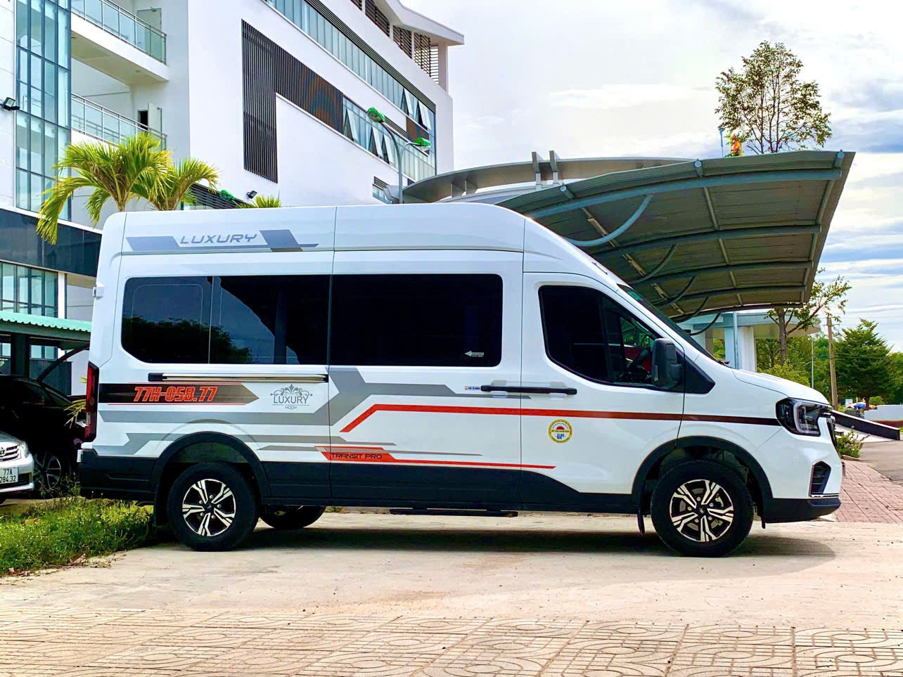 thuê xe 16 chỗ đưa đón nhân viên hàng ngày tại Quy Nhơn - Gia Lai